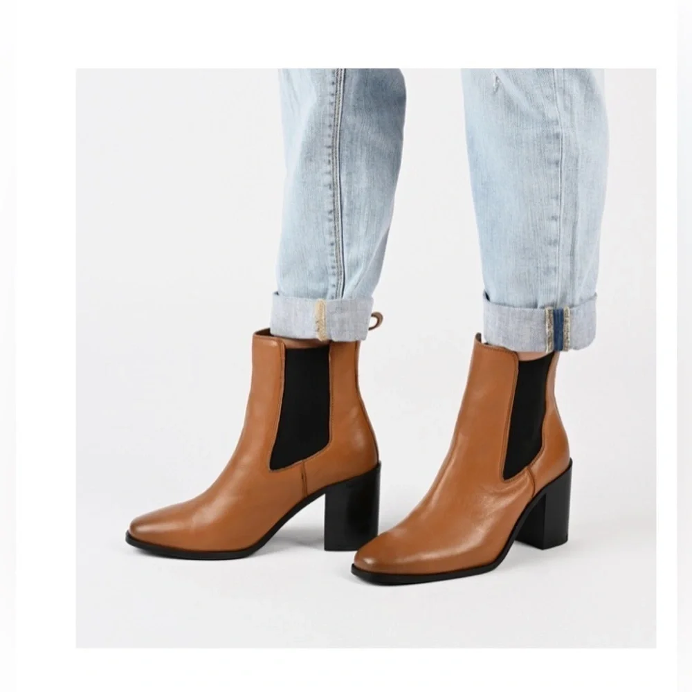 Journee Signature Rowann Chelsea Boot